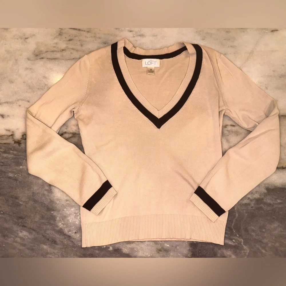 LOFT vneck beige